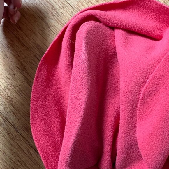 NEW Trtl Super Soft Travel Neck Support Pillow Hypo Fleece Ergo Brace Coral - Picture 4 of 6